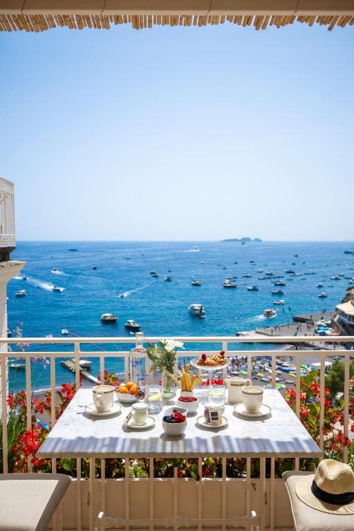 Deluxe Double Room with Sea View room - Image 1