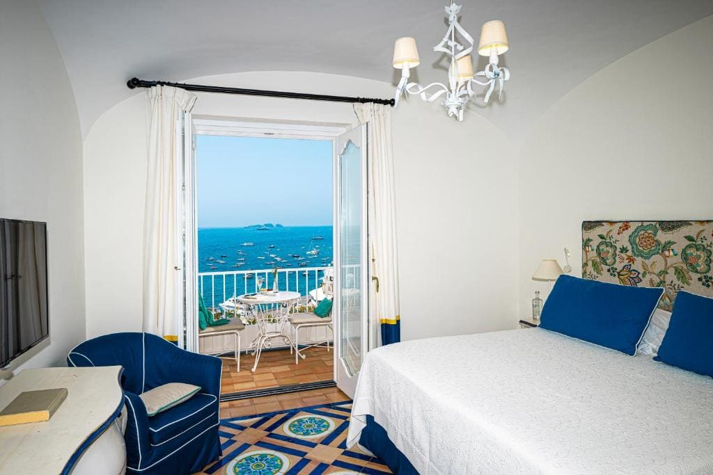 Double Room with Balcony and Sea View room - Image 2