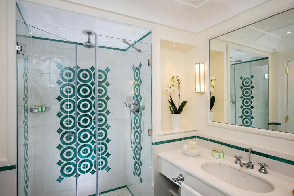 Double Room with Sea View room - Image 3