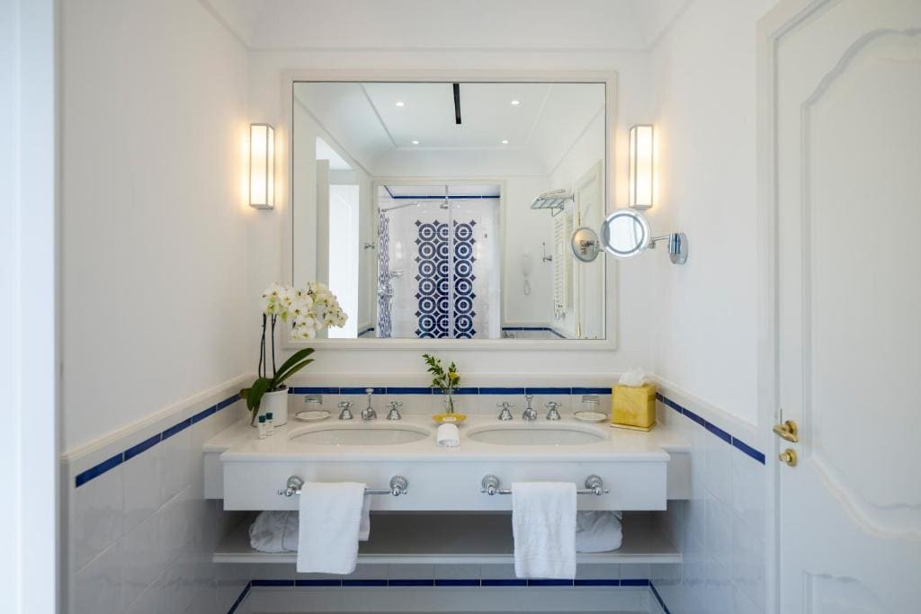Superior Double Room With Small Terrace - Sea VIew room - Image 3