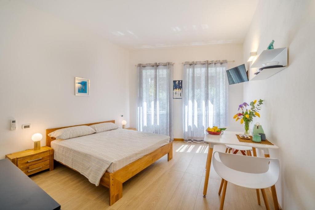 Large Double Room room - Image 3