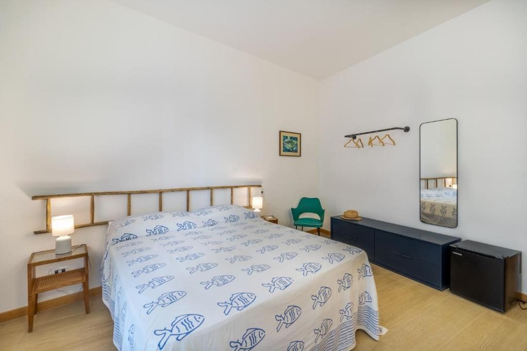 Large Double or Twin Room room - Image 2