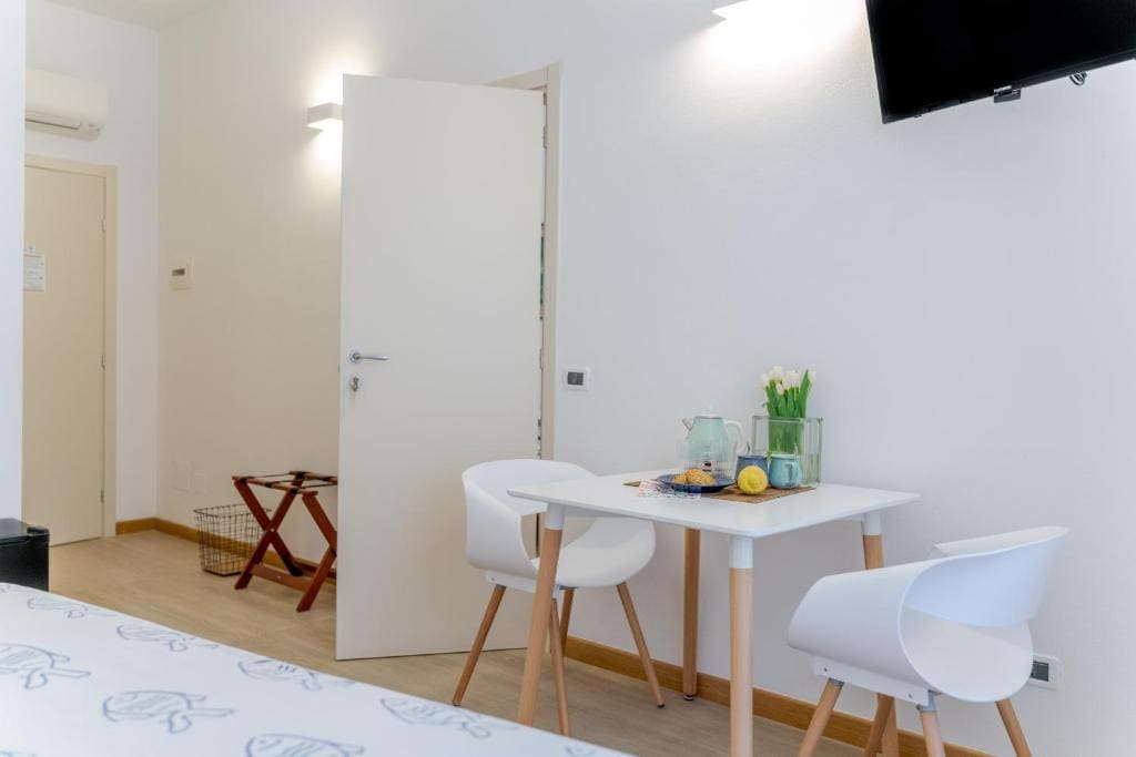 Large Double or Twin Room room - Image 1