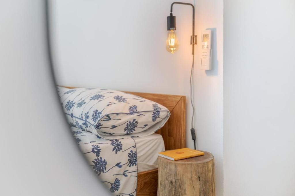 Single Room with Private Bathroom room - Image 3