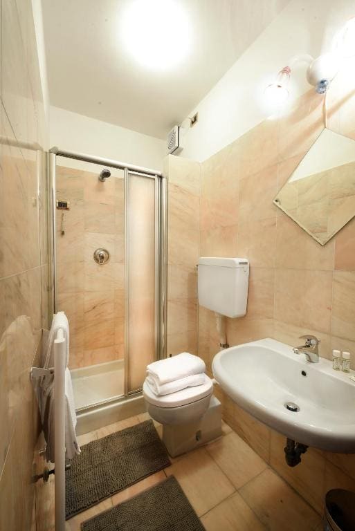 Deluxe King Room room - Image 1