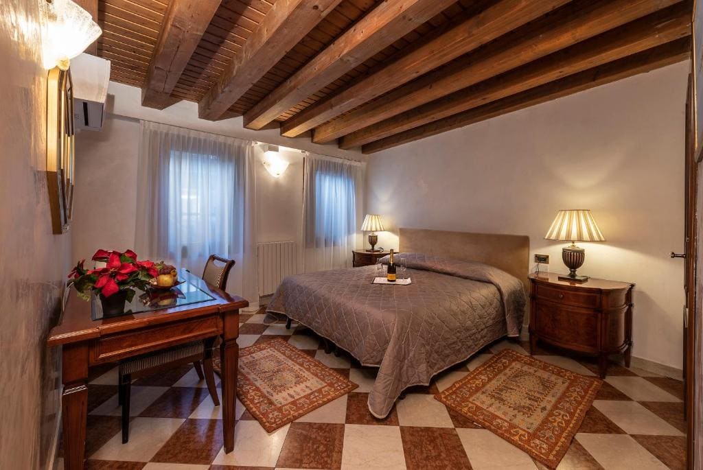 Deluxe Room room - Image 2