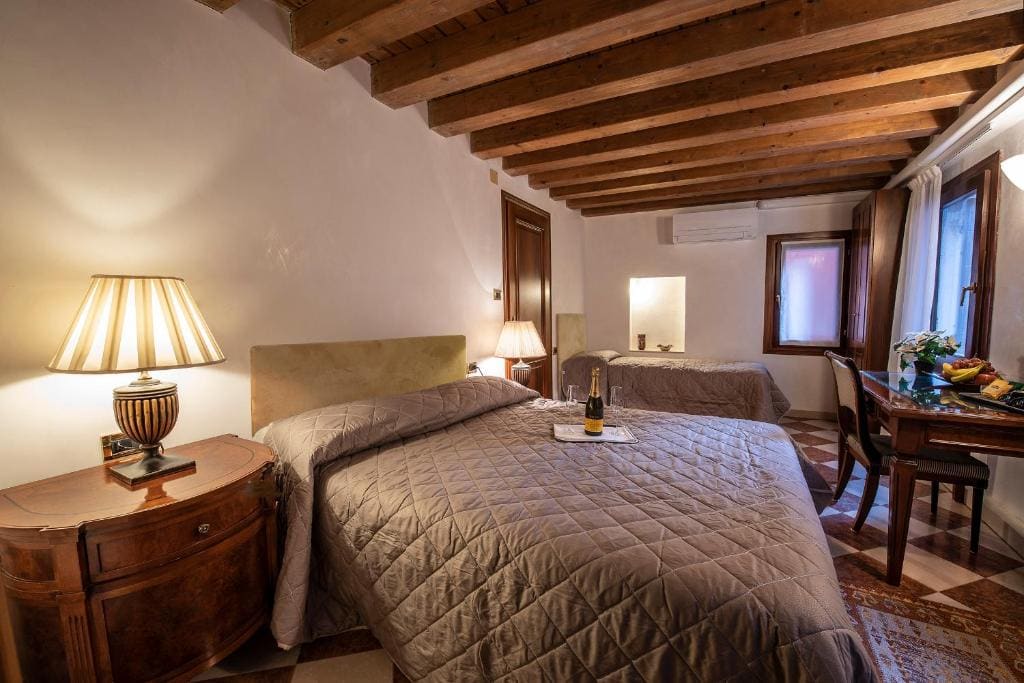 Standard King Room room - Image 2