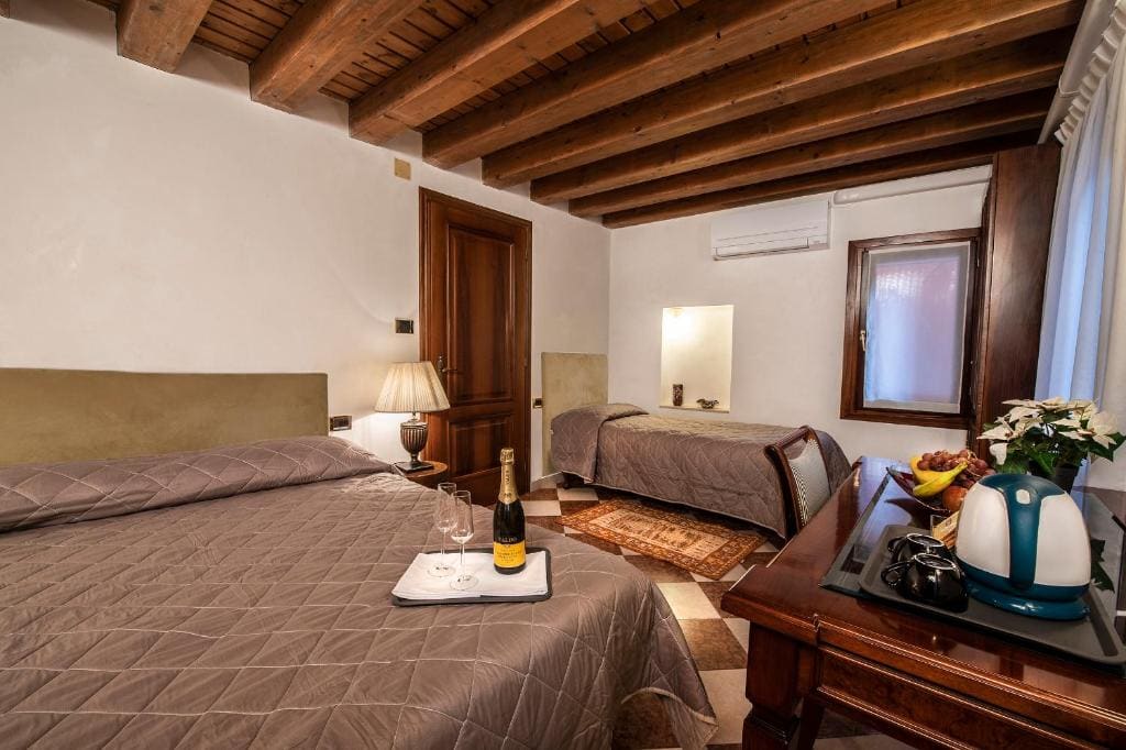 Standard King Room room - Image 3