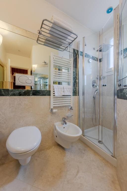 Deluxe Double or Twin Room room - Image 2