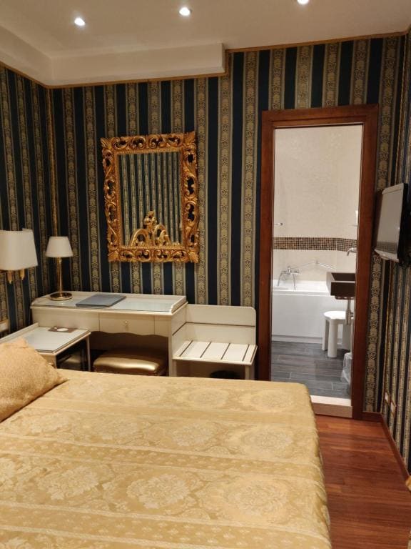 Deluxe Double or Twin Room room - Image 2