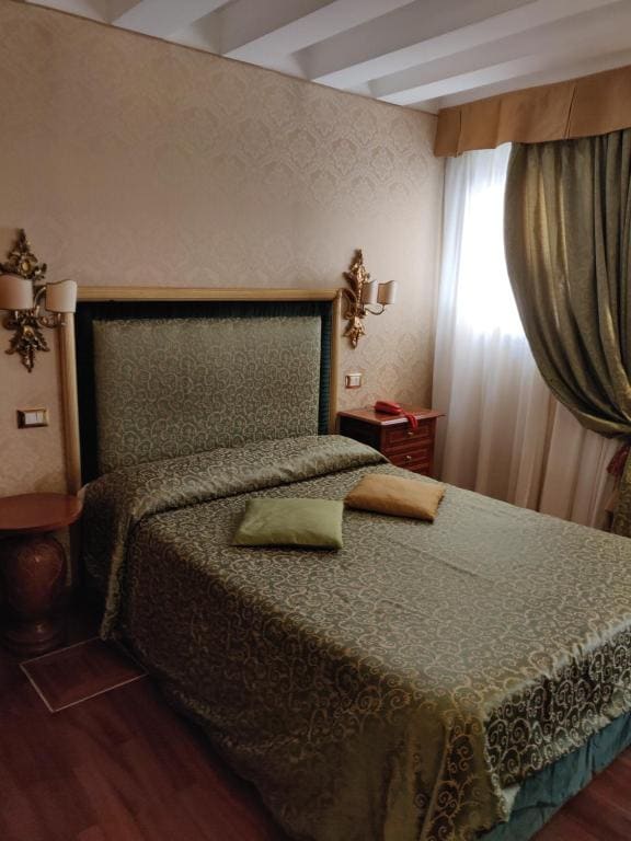 Standard Family Room room - Image 3