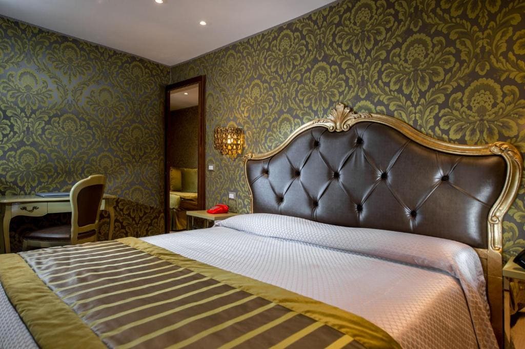 Standard Family Room room - Image 1