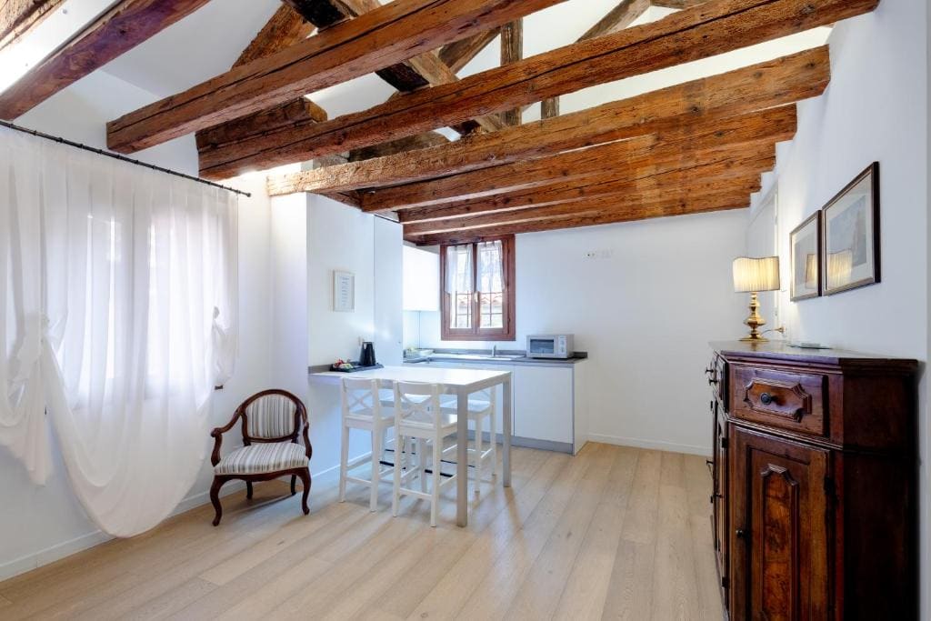 Suite room - Image 1
