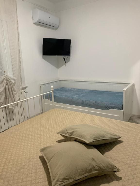 Large Double Room room - Image 1