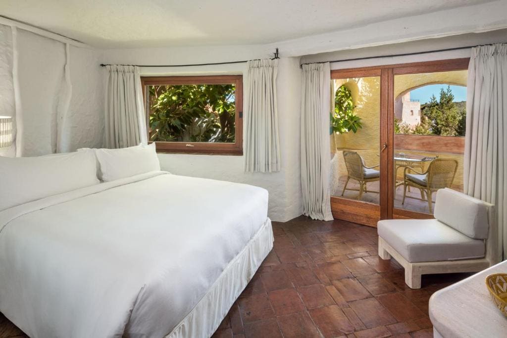 Heritage Room, double bed, Inner View, terrace, original wing room - Image 3