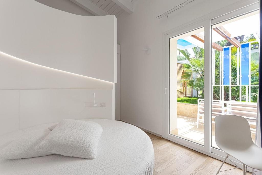 Double Room with Balcony room - Image 3