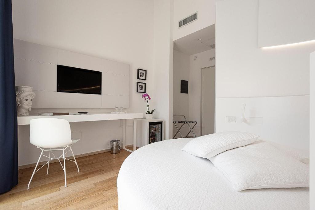 Double Room with Balcony room - Image 1