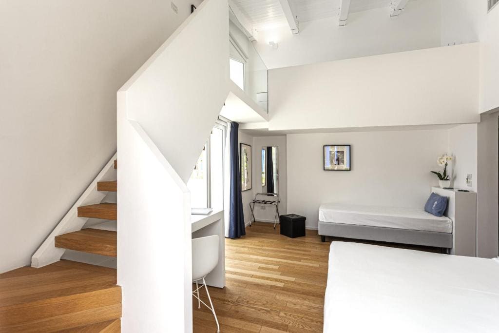 Double Room with Balcony and Sea View room - Image 1