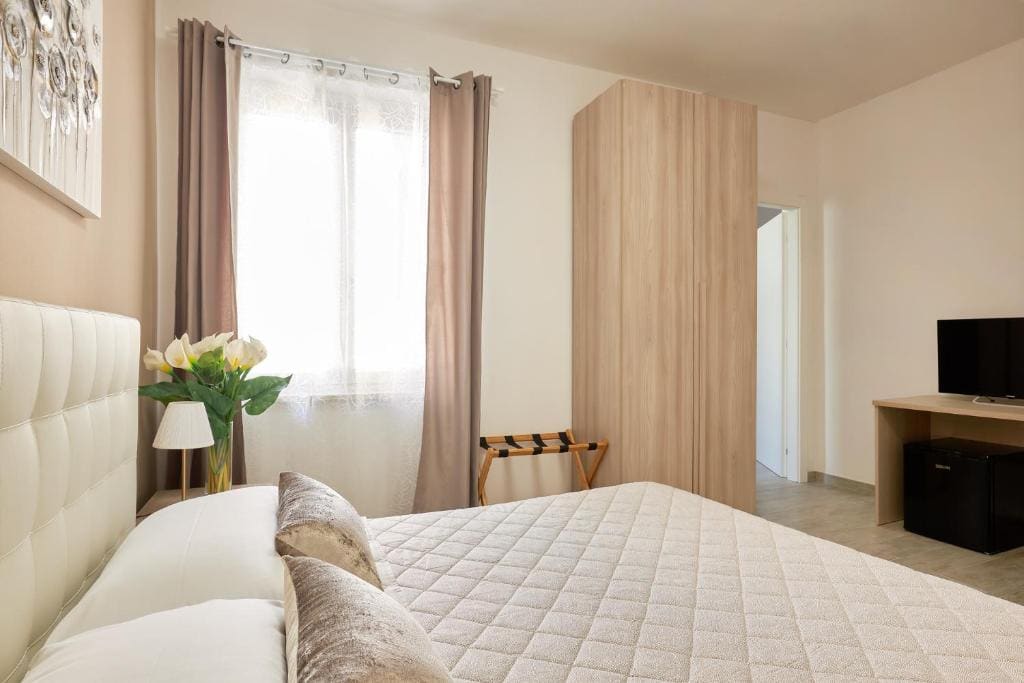 Double Room with Private Bathroom room - Image 1