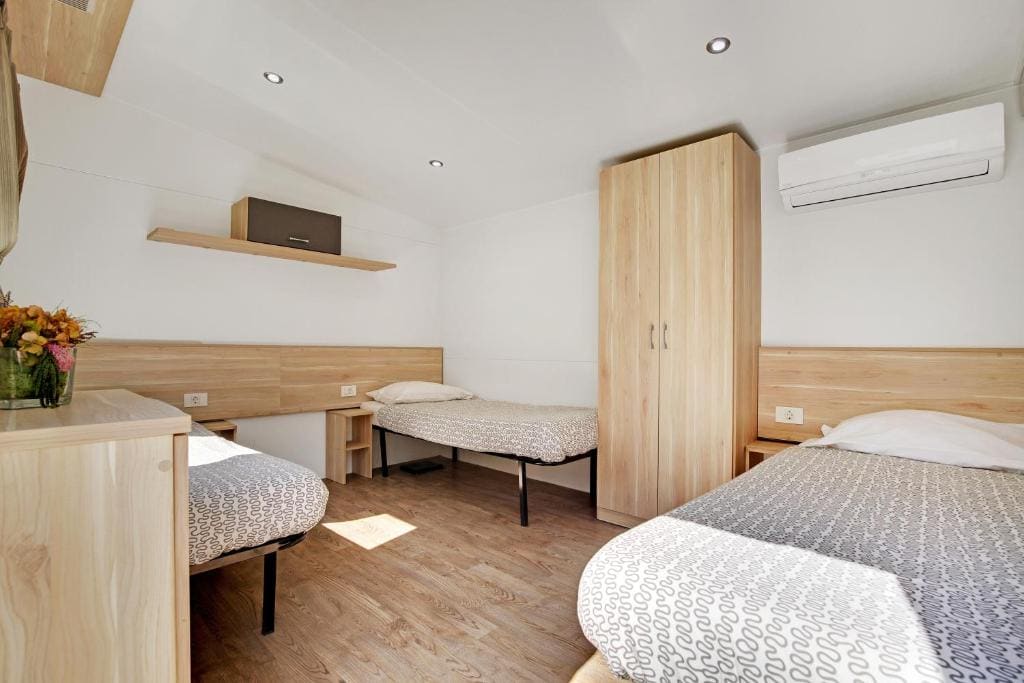 Mobile Home (3 Adults) room - Image 1