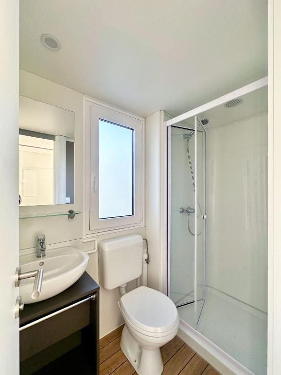Deluxe Mobile Home with Kitchenette (6 Adults) room - Image 3