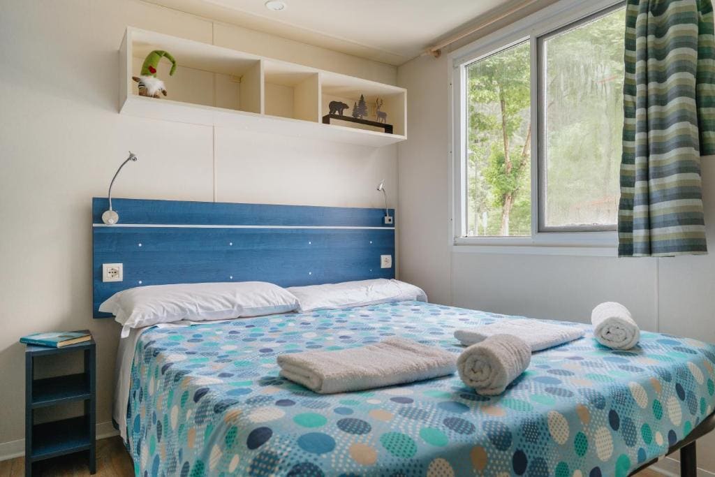 Mobile Home room - Image 2
