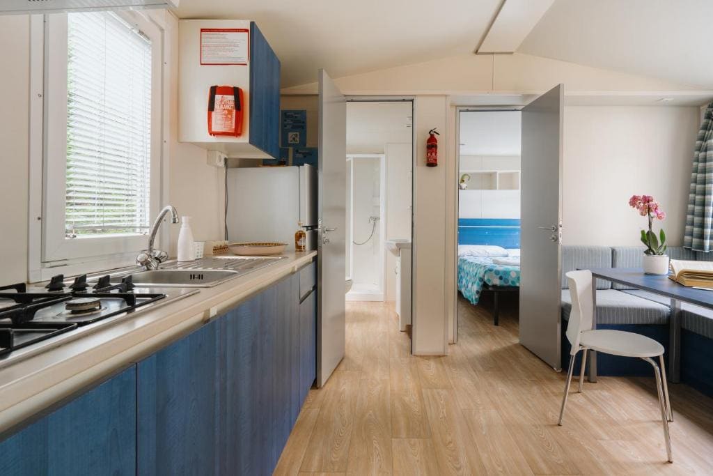 Mobile Home room - Image 3