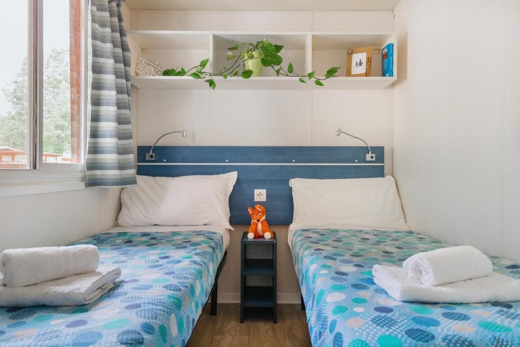 Mobile Home room - Image 1