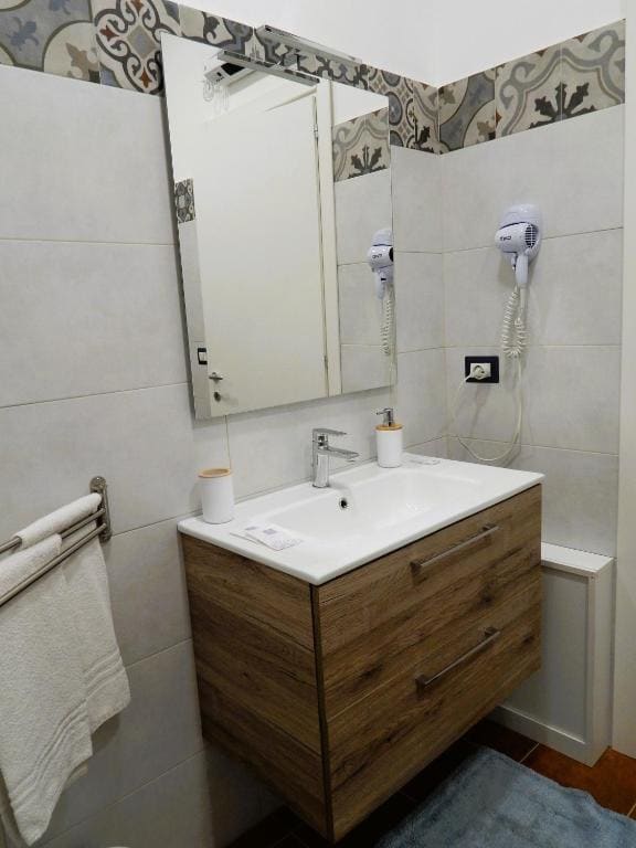 Double Room with Private Bathroom room - Image 1