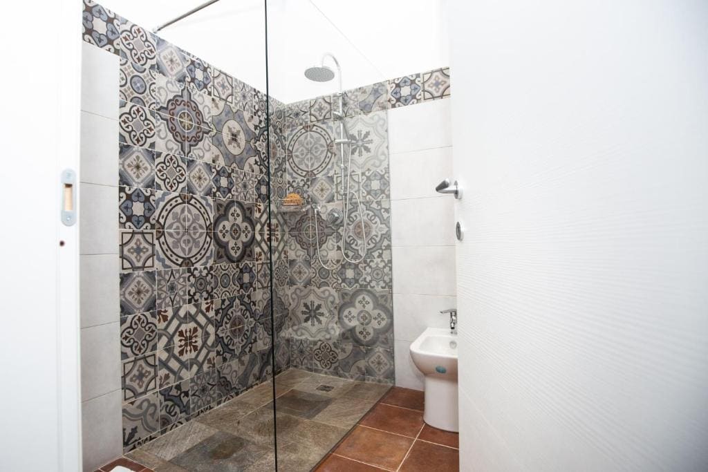 Double Room with Private Bathroom room - Image 2