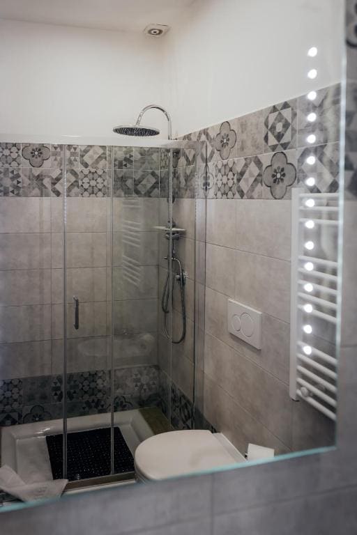 Double Room with Balcony and Private Bathroom room - Image 1