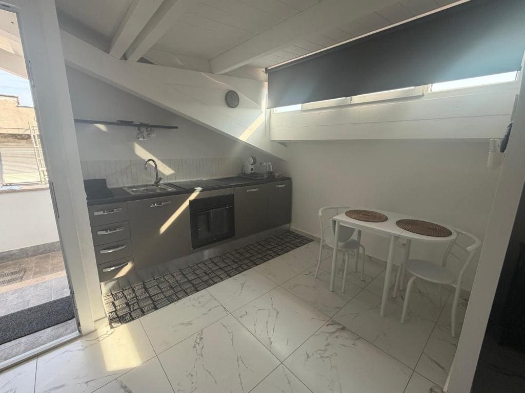 Studio Apartment room - Image 3