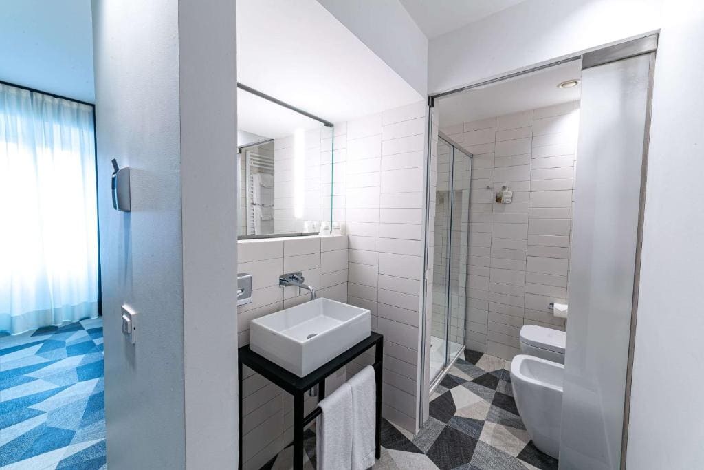 Classic Twin Room room - Image 2