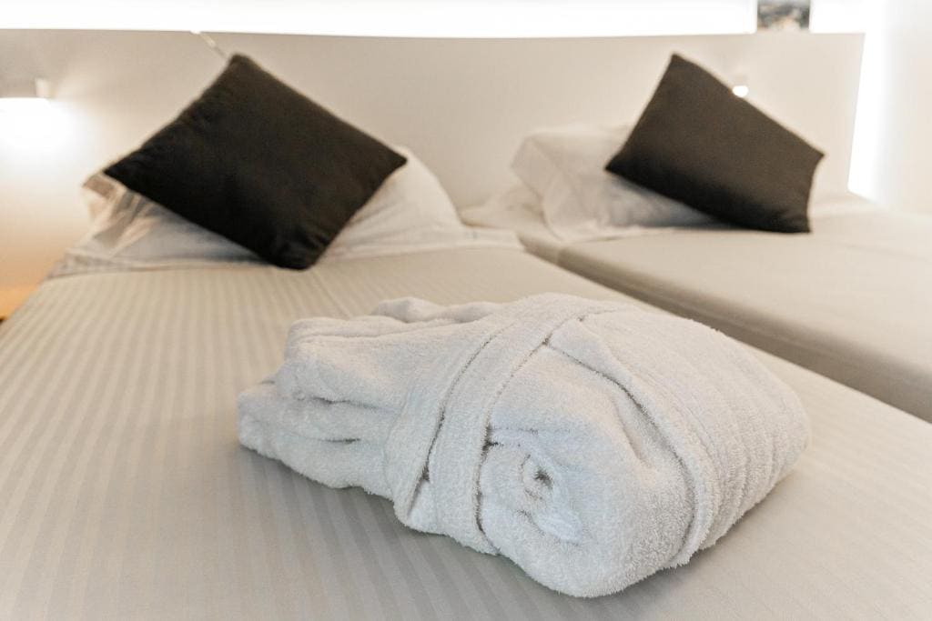 Superior Twin Room room - Image 2