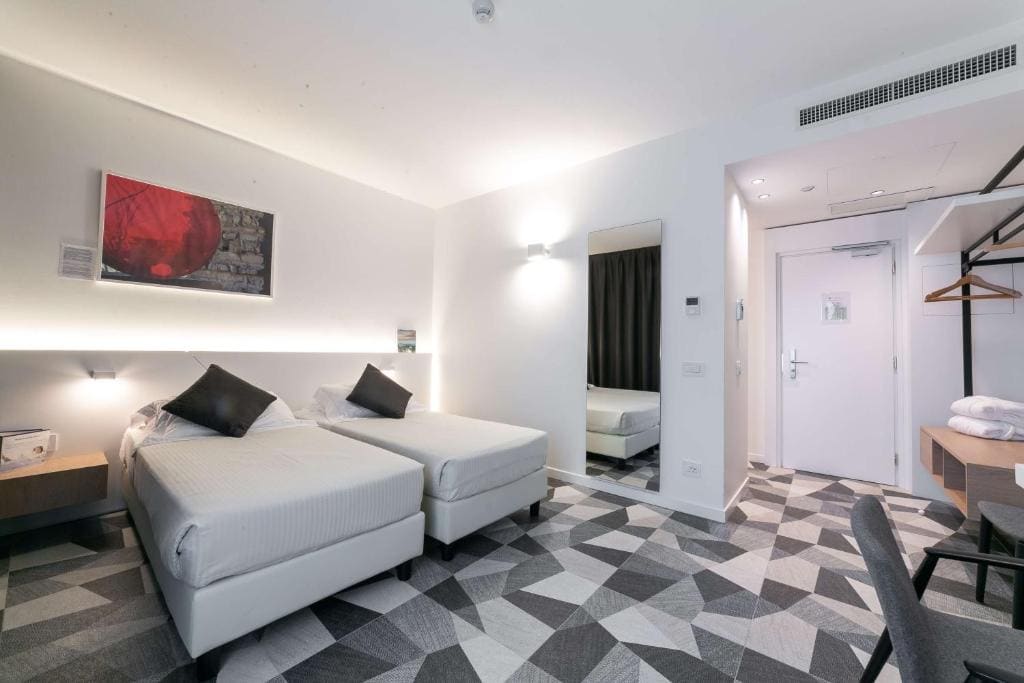 Classic Twin Room room - Image 3