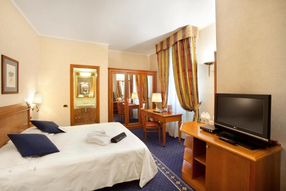 Deluxe Room with One Queen Bed and One Single Bed room - Image 2