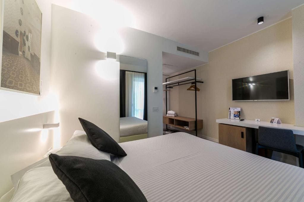 Superior Queen Room room - Image 1