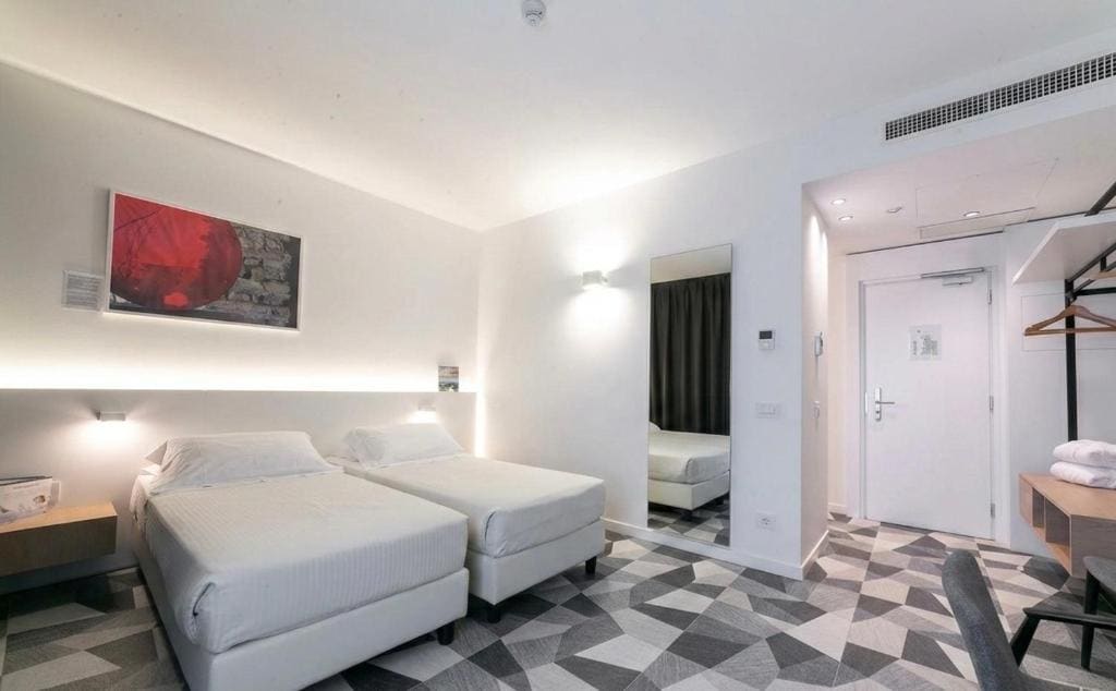 Superior Twin Room room - Image 1