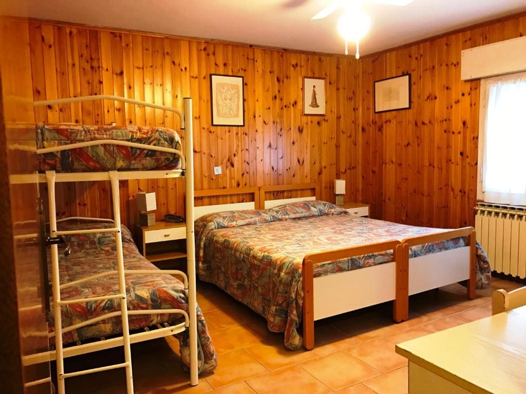 Family Room with Private Bathroom room - Image 1