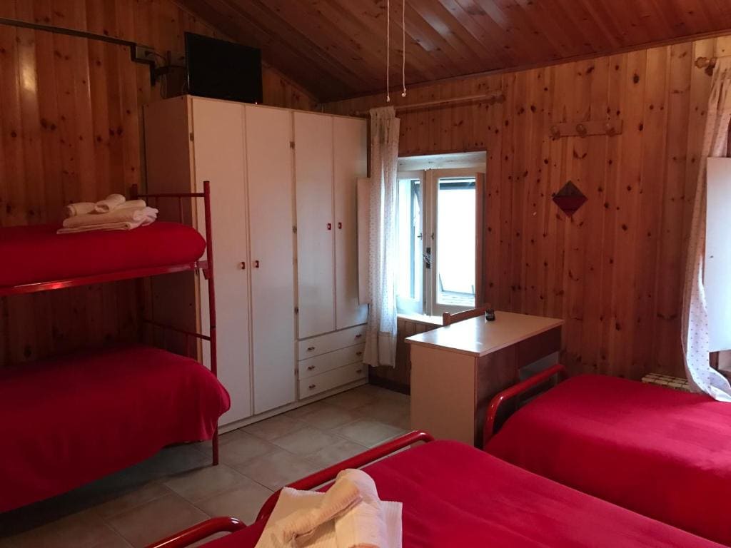 Family Room with Private Bathroom room - Image 3
