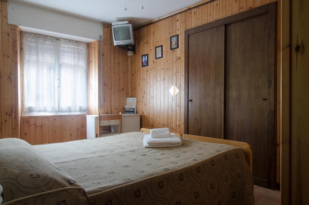 Double or Twin Room with Private Bathroom room - Image 3