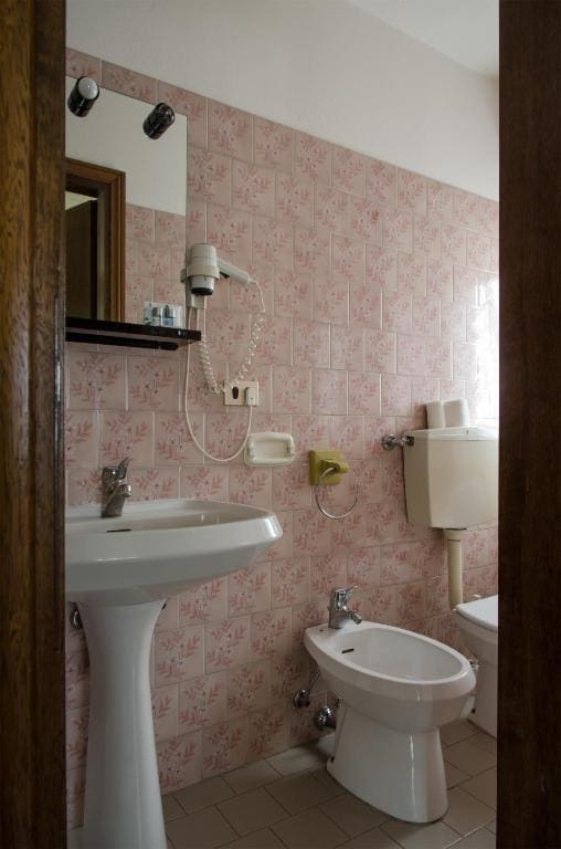 Economy Triple Room room - Image 1