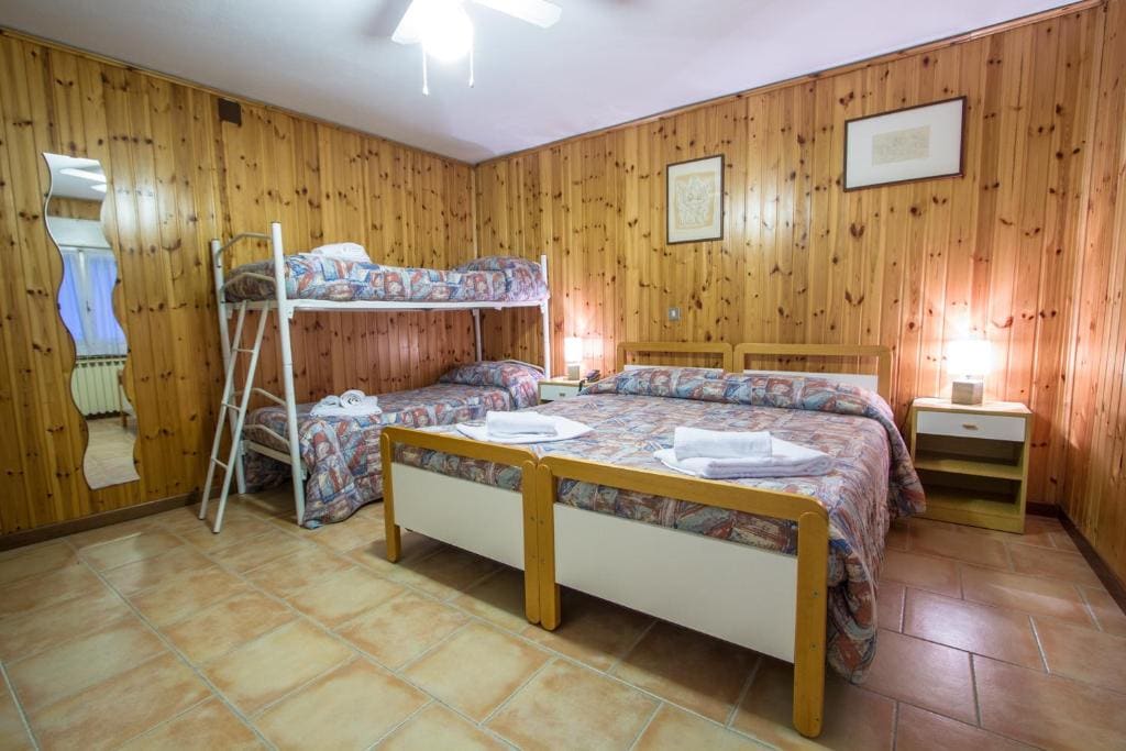 Quadruple Room with Private Bathroom room - Image 1