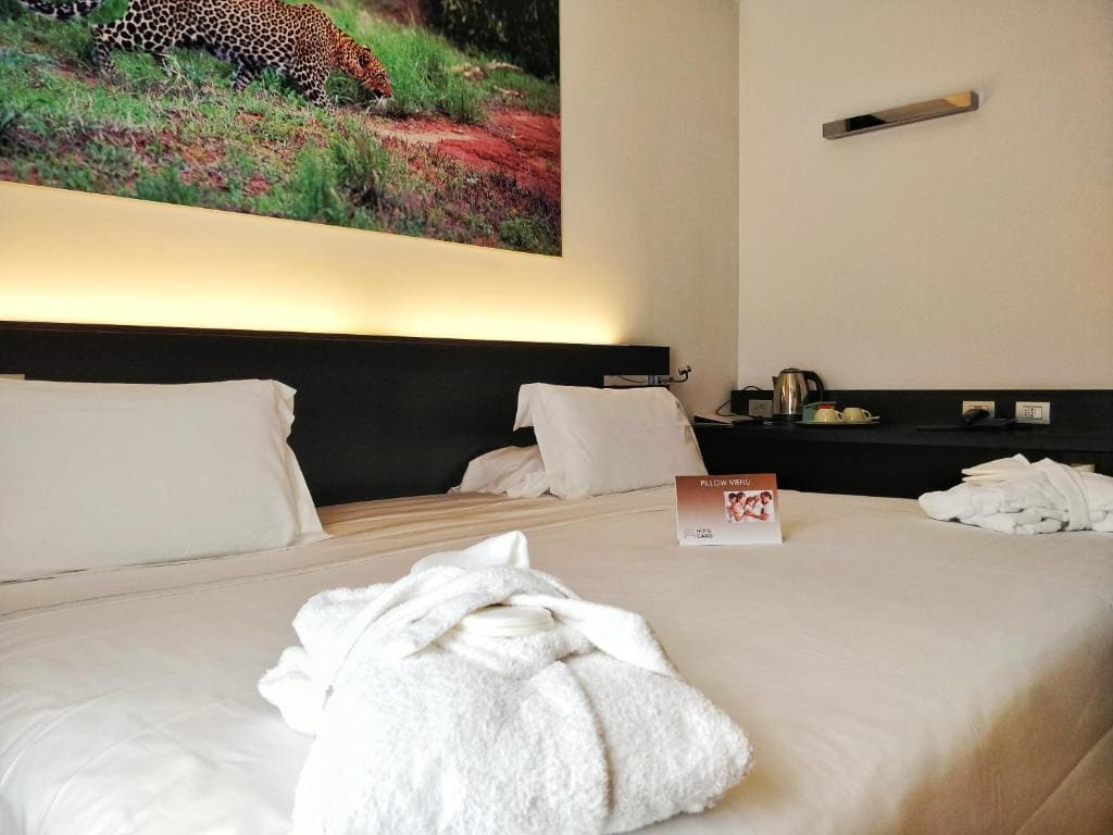 Deluxe Double Room with Balcony room - Image 2