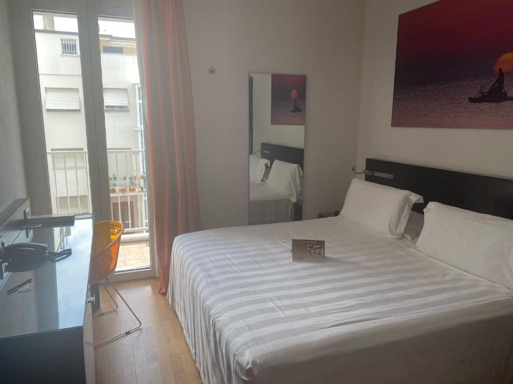 Deluxe Double Room with Balcony room - Image 3