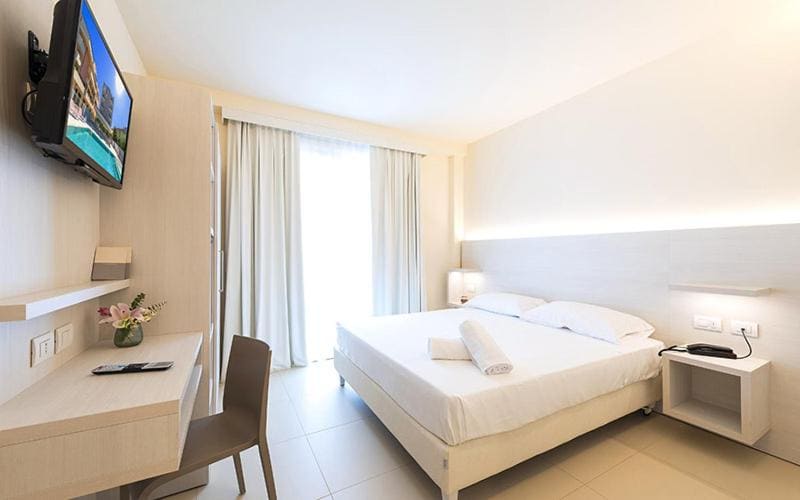 Double Room with Balcony room - Image 3