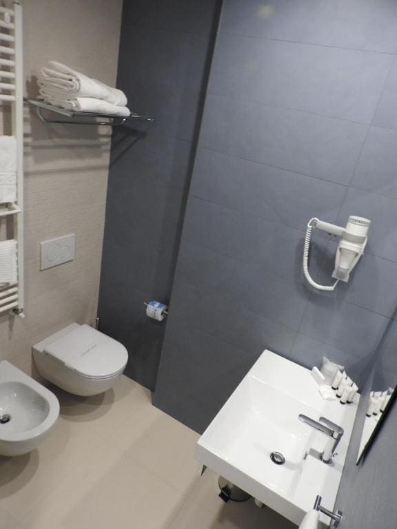 Double Room with Balcony room - Image 1