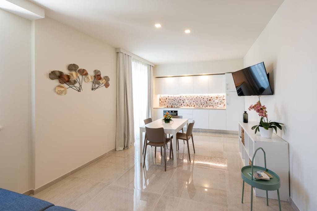 One-Bedroom Apartment room - Image 1