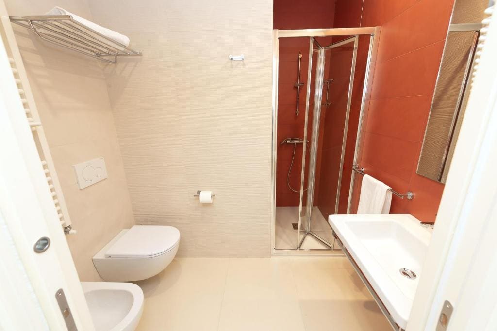 Queen Room with Balcony room - Image 1