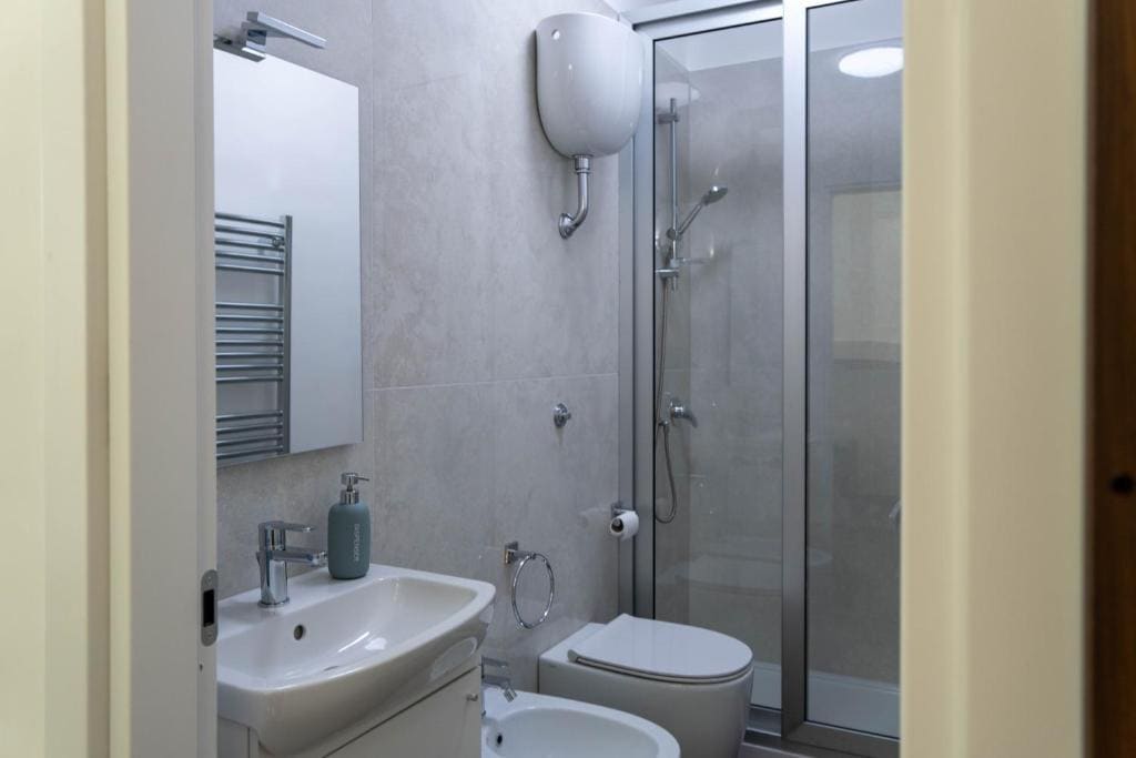 Double Room with Private Bathroom room - Image 3